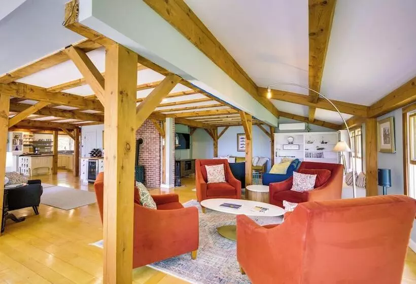 Spacious Kennebunkport Home W/ View, 2 Mi To Beach