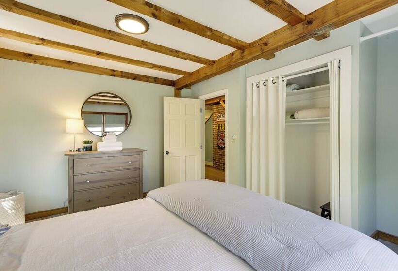 Spacious Kennebunkport Home W/ View, 2 Mi To Beach