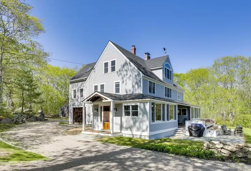Spacious Kennebunkport Home W/ View, 2 Mi To Beach
