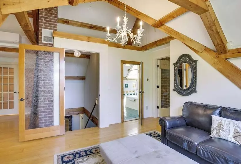 Spacious Kennebunkport Home W/ View, 2 Mi To Beach