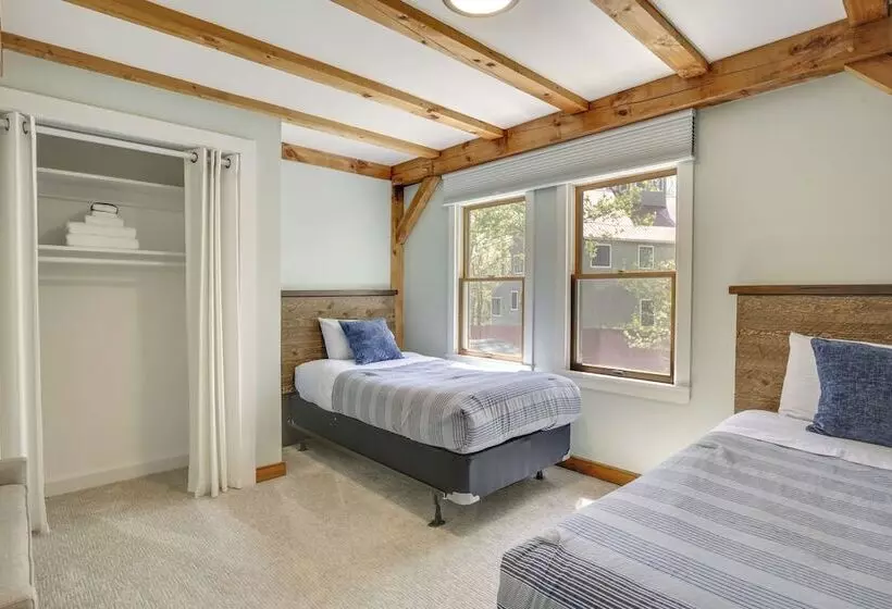 Spacious Kennebunkport Home W/ View, 2 Mi To Beach