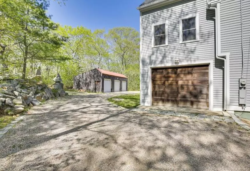 Spacious Kennebunkport Home W/ View, 2 Mi To Beach