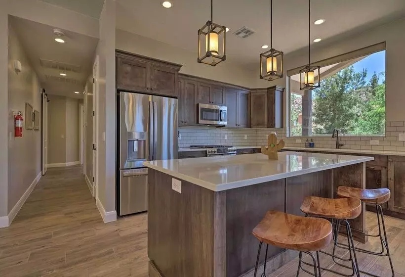 Stunning Kanab Home Amazing Red Rock Views!