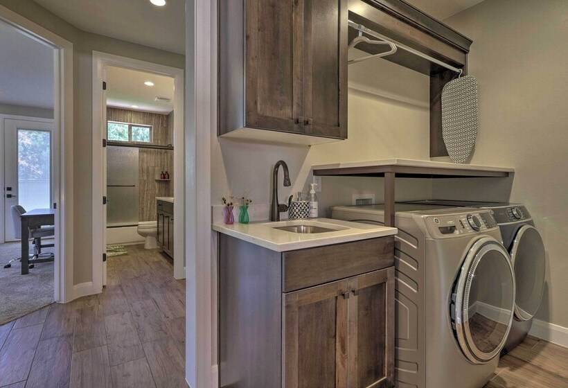 Stunning Kanab Home   Amazing Red Rock Views!