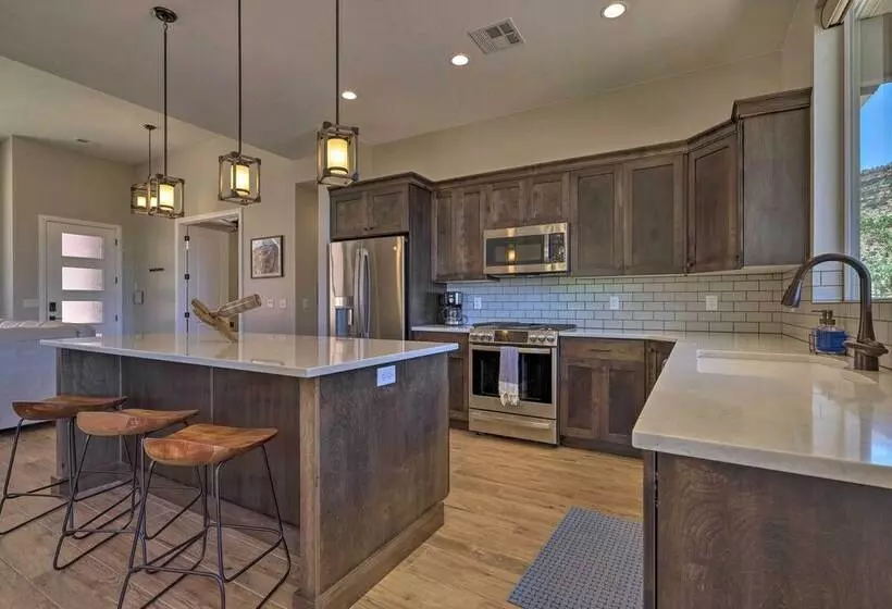 Stunning Kanab Home Amazing Red Rock Views!