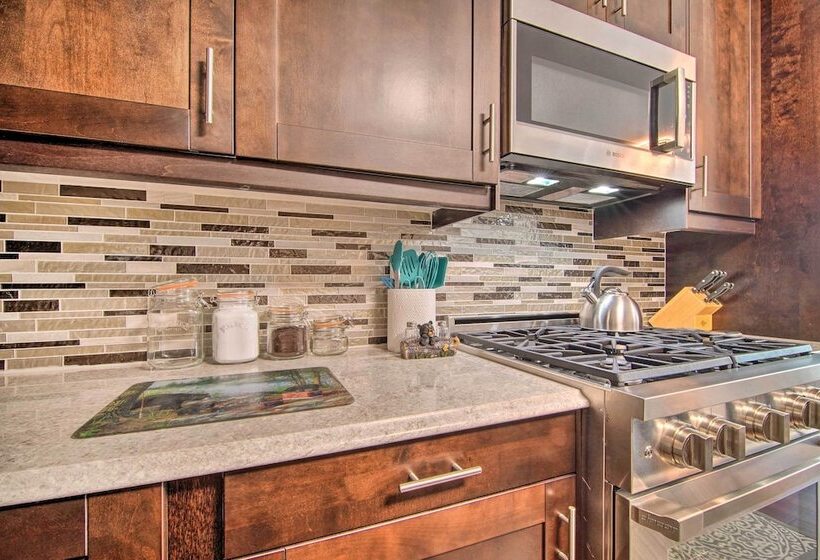 Sun Lit Lake Geneva Sanctuary W/ Bbq Patio!