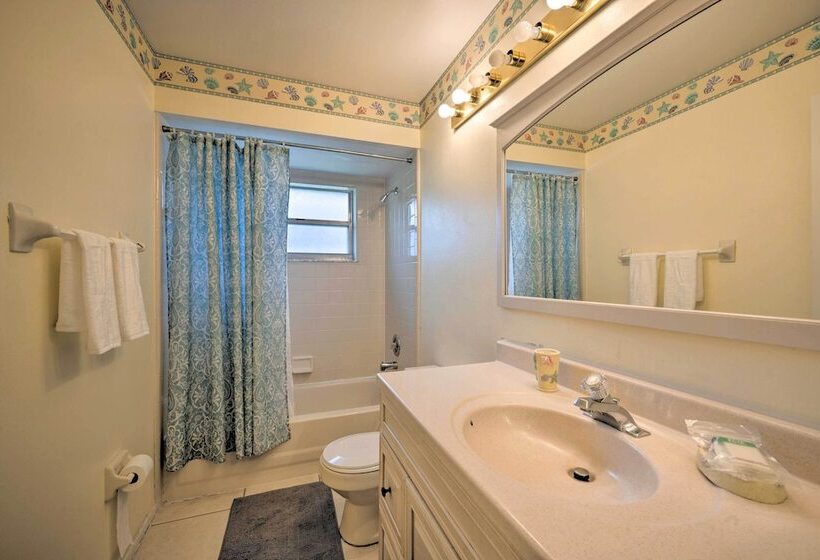 ~ 5 Mi To Theme Parks: Kissimmee Home W/ Pool