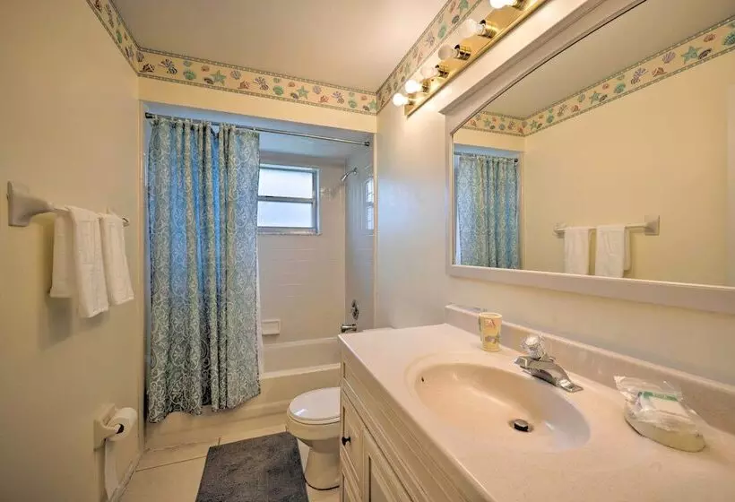 ~ 5 Mi To Theme Parks: Kissimmee Home W/ Pool