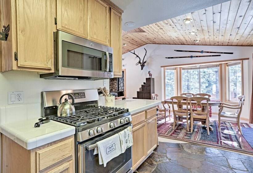 Tahoe Vista Family Cabin: 7 Mi To Northstar Resort