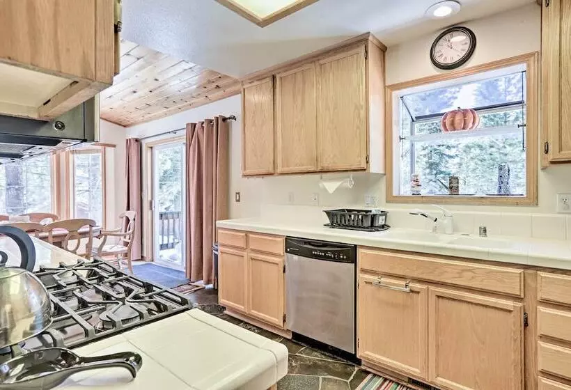 Tahoe Vista Family Cabin: 7 Mi To Northstar Resort