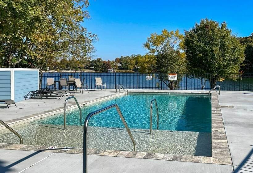 Vibrant Family House: Steps To Tims Ford Lake