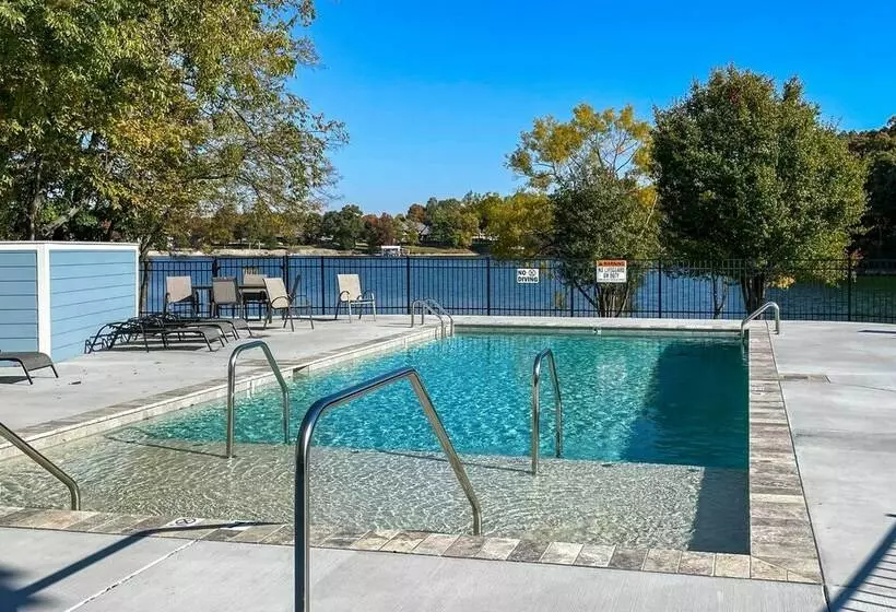 Vibrant Family House: Steps To Tims Ford Lake