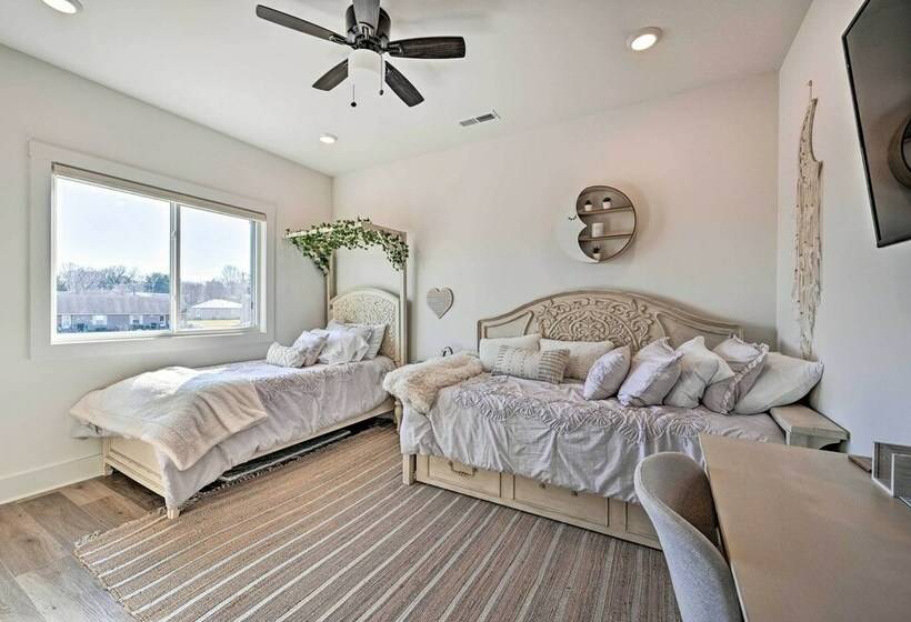 Vibrant Family House: Steps To Tims Ford Lake