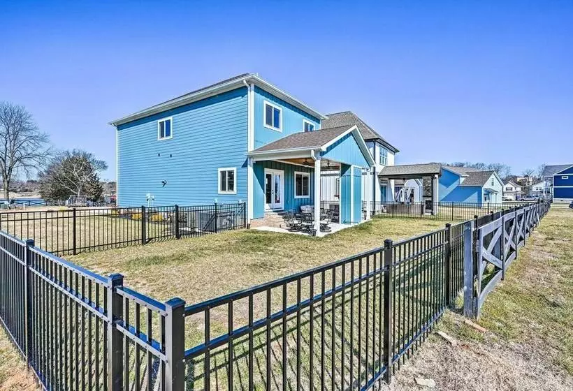 Vibrant Family House: Steps To Tims Ford Lake