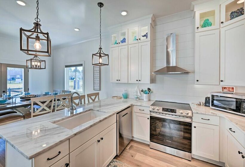 Vibrant Family House: Steps To Tims Ford Lake