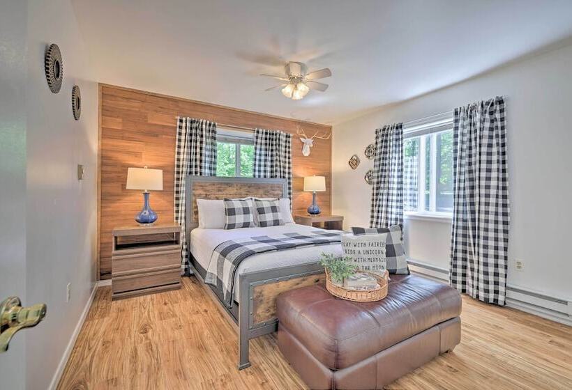 Tobyhanna Home W/ Hot Tub, Fire Pit, Deck + Grill!