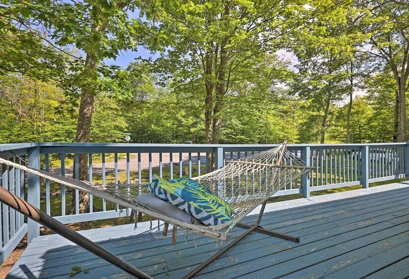 Tobyhanna Home W/ Hot Tub, Fire Pit, Deck + Grill!