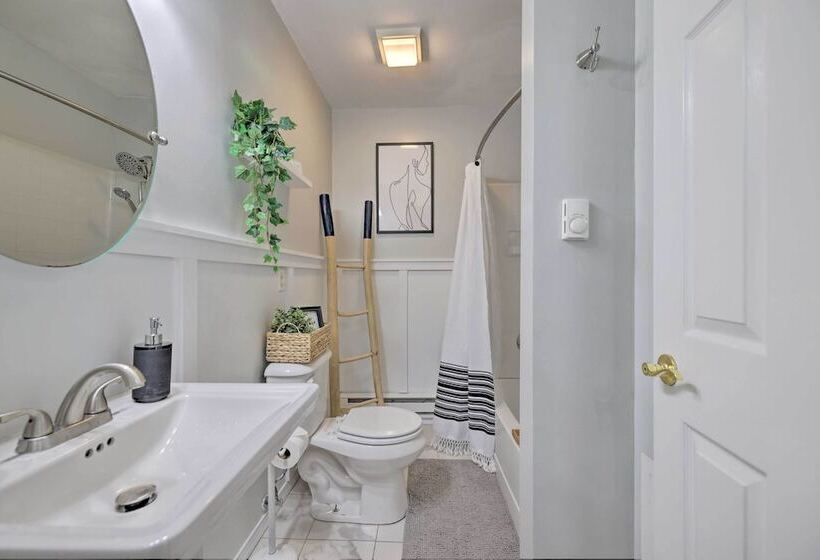 Tobyhanna Home W/ Hot Tub, Fire Pit, Deck + Grill!