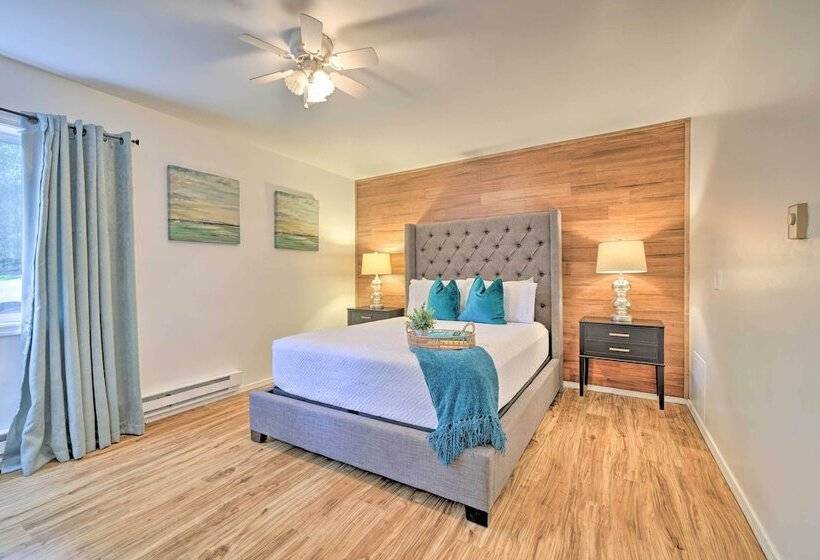 Tobyhanna Home W/ Hot Tub, Fire Pit, Deck + Grill!