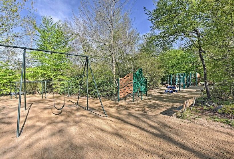 Tobyhanna Home W/ Hot Tub, Fire Pit, Deck + Grill!