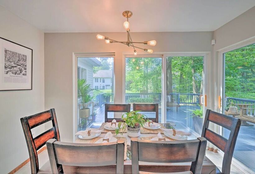 Tobyhanna Home W/ Hot Tub, Fire Pit, Deck + Grill!