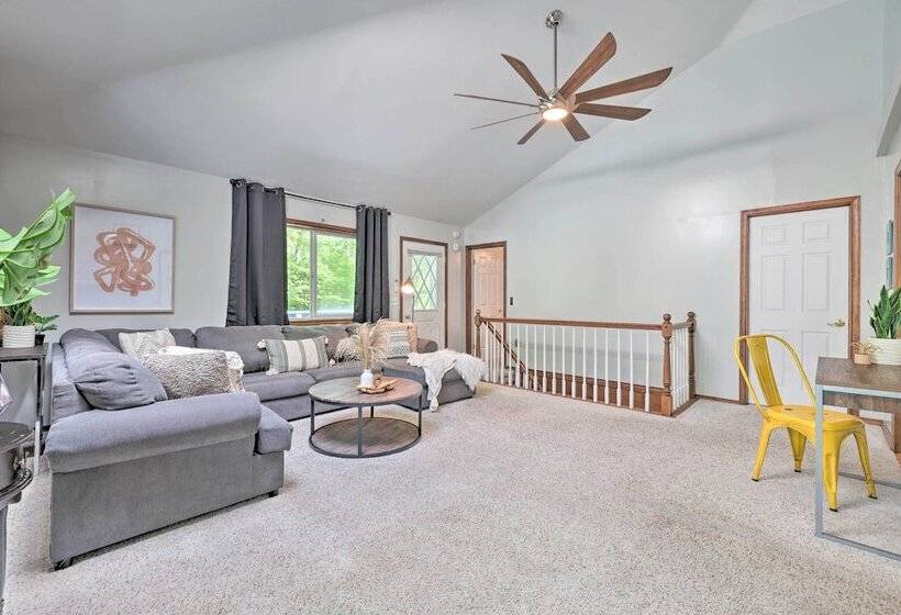 Tobyhanna Home W/ Hot Tub, Fire Pit, Deck + Grill!