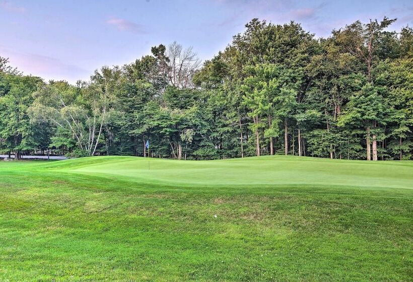 Tobyhanna Home W/ Hot Tub, Fire Pit, Deck + Grill!