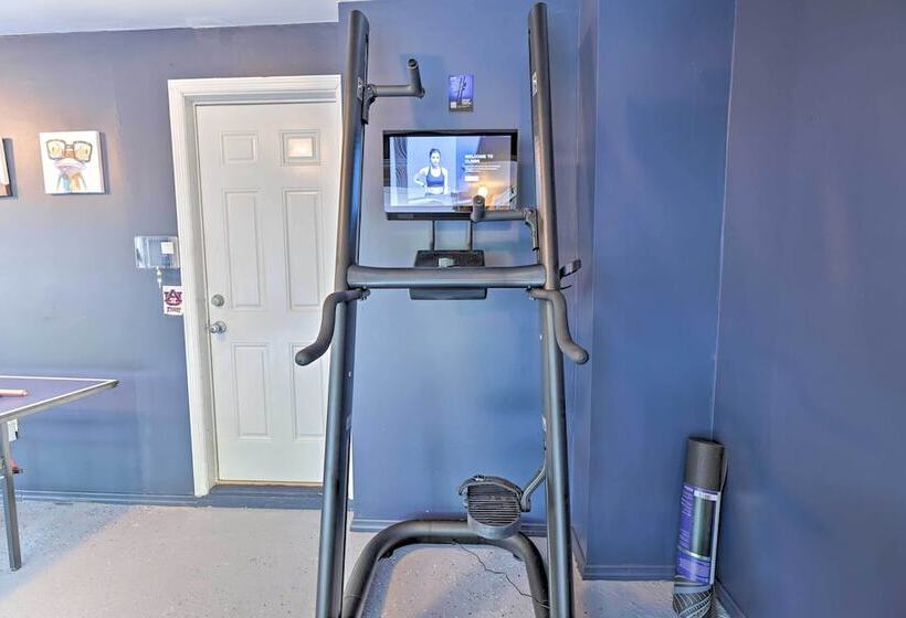 Tobyhanna Home W/ Hot Tub, Fire Pit, Deck + Grill!