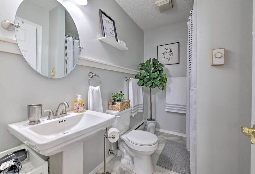 Tobyhanna Home W/ Hot Tub, Fire Pit, Deck + Grill!