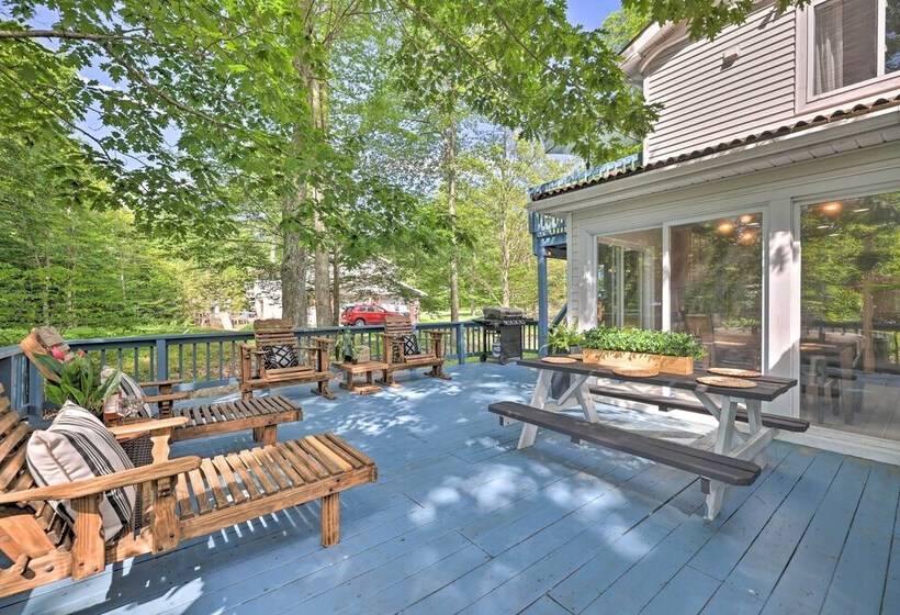 Tobyhanna Home W/ Hot Tub, Fire Pit, Deck + Grill!