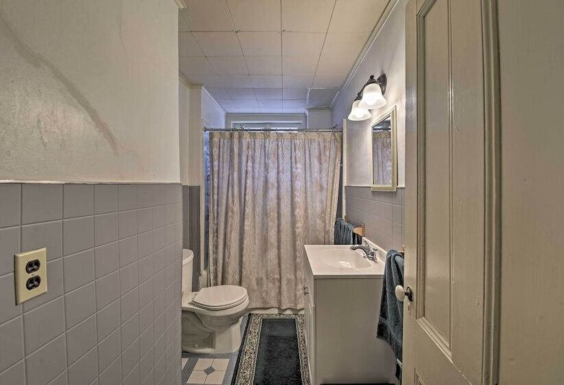 Vineyard Haven House   Easy Access To Beaches