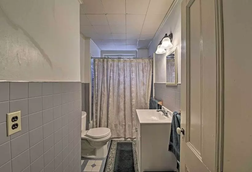 Vineyard Haven House   Easy Access To Beaches