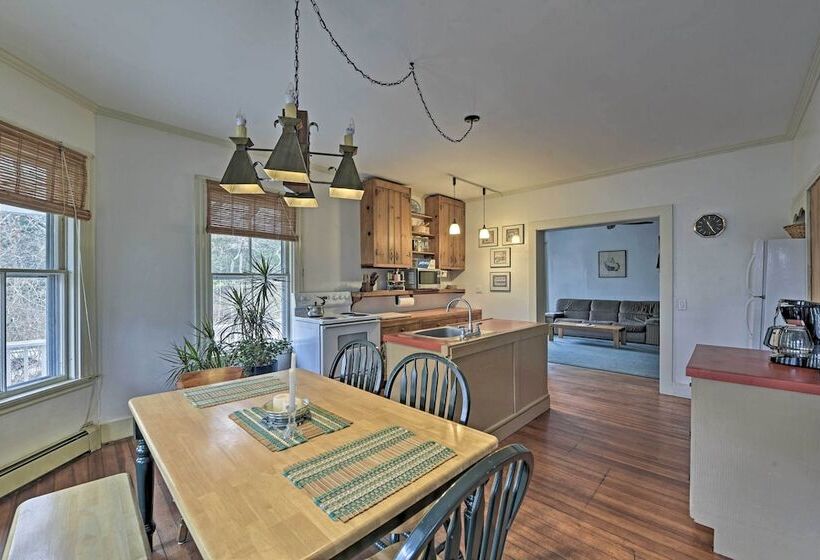 Vineyard Haven House   Easy Access To Beaches