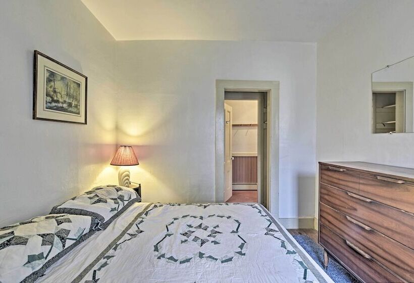 Vineyard Haven House   Easy Access To Beaches