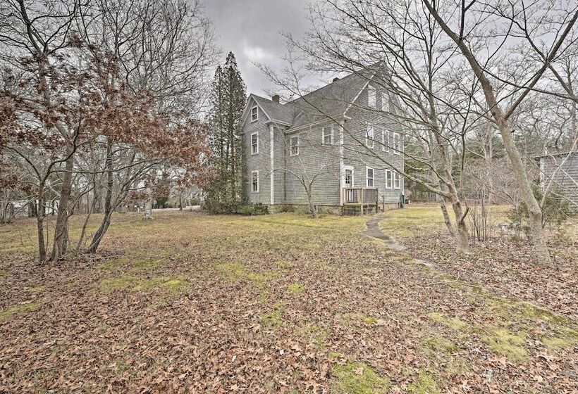 Vineyard Haven House   Easy Access To Beaches