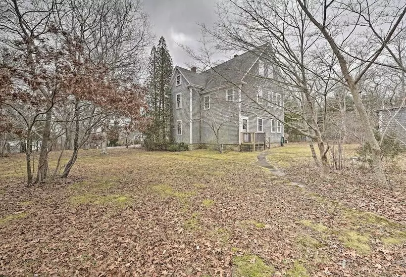 Vineyard Haven House   Easy Access To Beaches