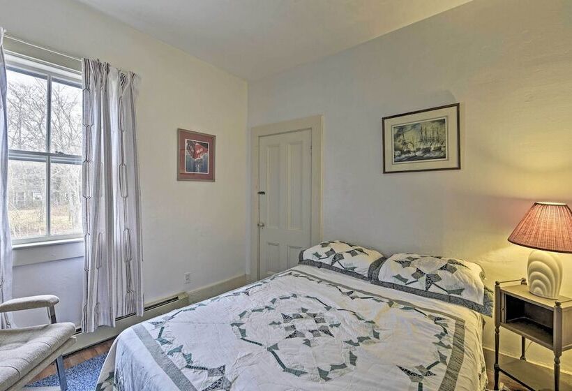 Vineyard Haven House   Easy Access To Beaches