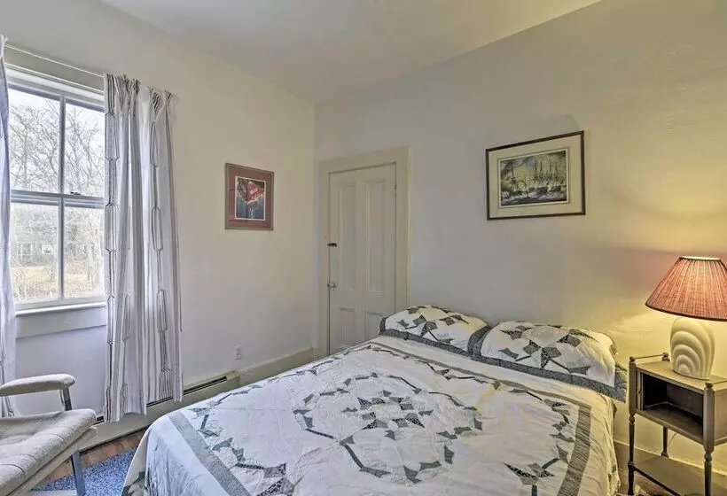 Vineyard Haven House   Easy Access To Beaches