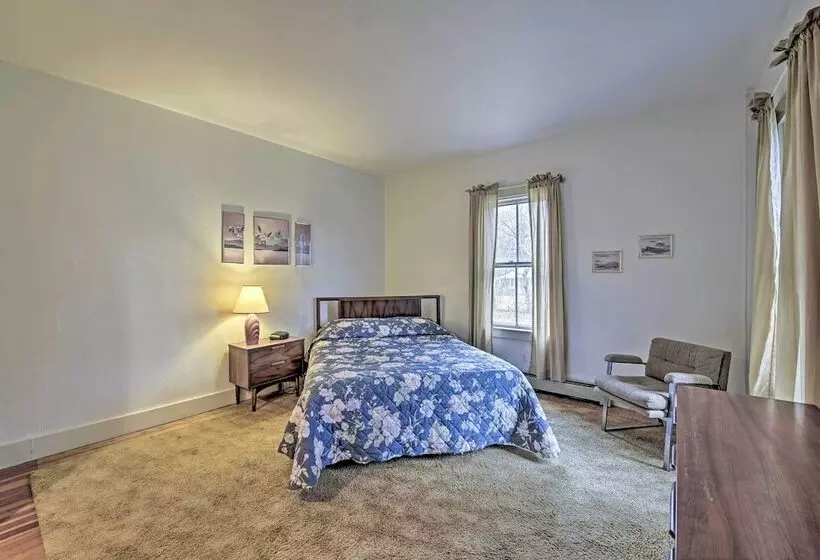 Vineyard Haven House   Easy Access To Beaches