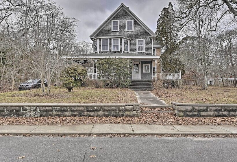 Vineyard Haven House   Easy Access To Beaches