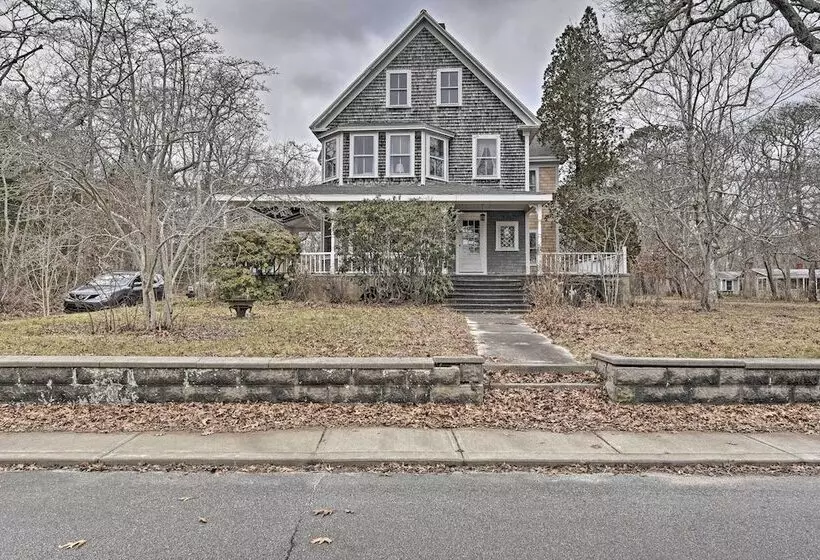 Vineyard Haven House   Easy Access To Beaches