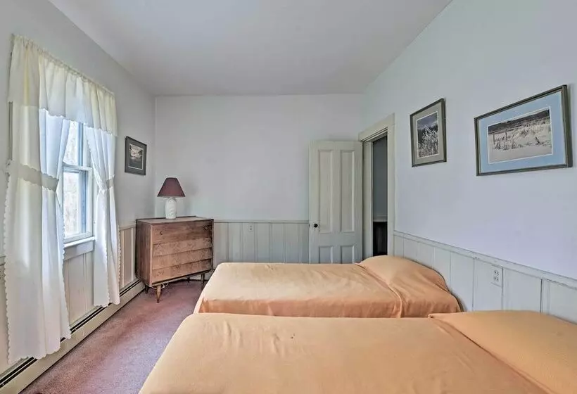 Vineyard Haven House   Easy Access To Beaches