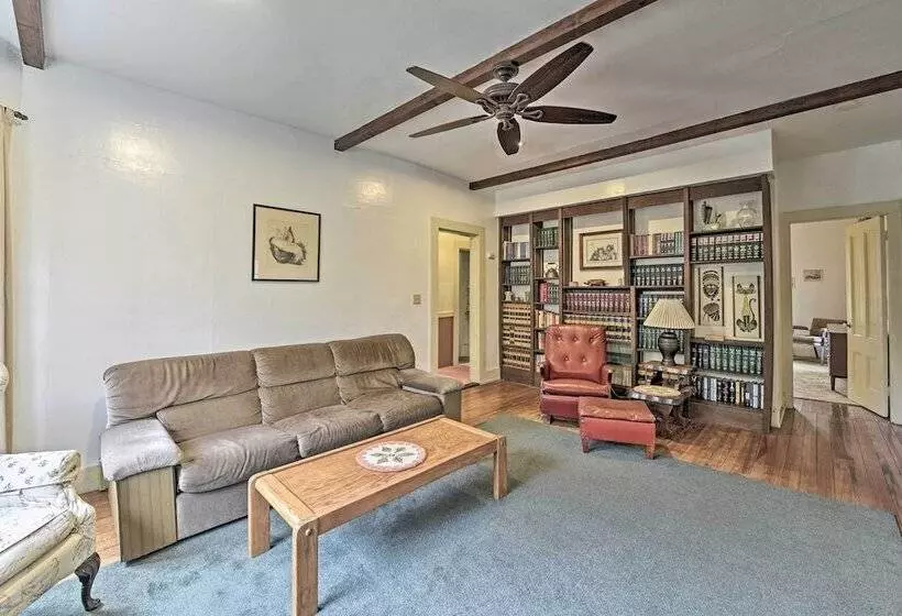 Vineyard Haven House   Easy Access To Beaches