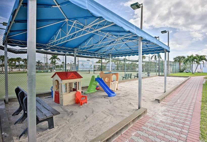 Waterfront Nettles Island Beach House: Pool Access