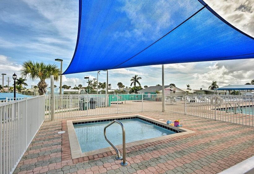 Waterfront Nettles Island Beach House: Pool Access