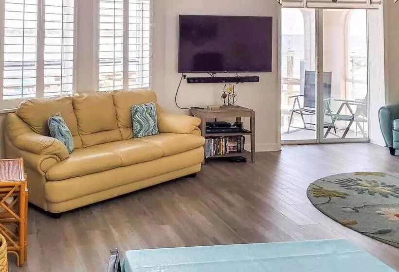 Waterfront Nettles Island Beach House: Pool Access