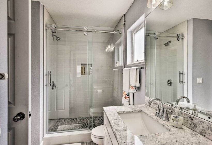 Waterfront Nettles Island Beach House: Pool Access