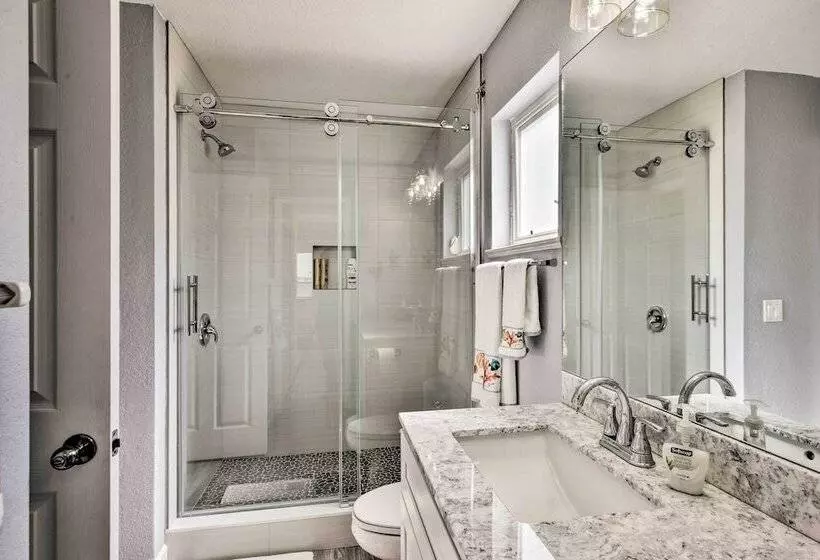 Waterfront Nettles Island Beach House: Pool Access