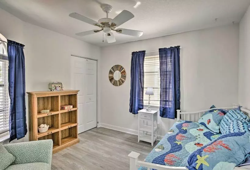 Waterfront Nettles Island Beach House: Pool Access