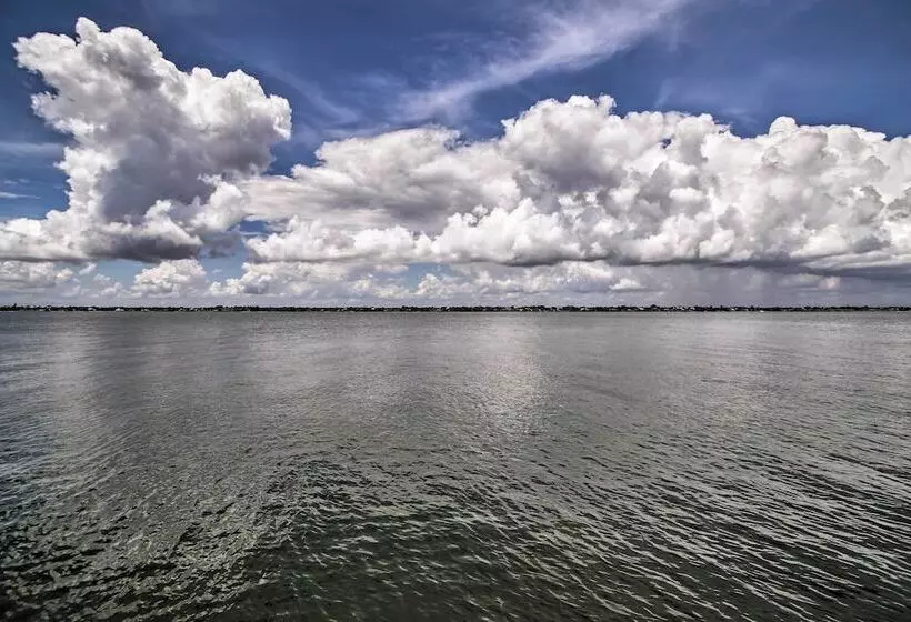 Waterfront Nettles Island Beach House: Pool Access